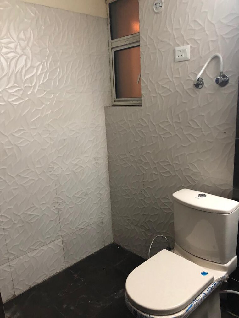 Bathroom, gaur-city-2 2 Bedroom 985 Sq.Ft. Apartment In Gaur City 2 Greater Noida 9429331