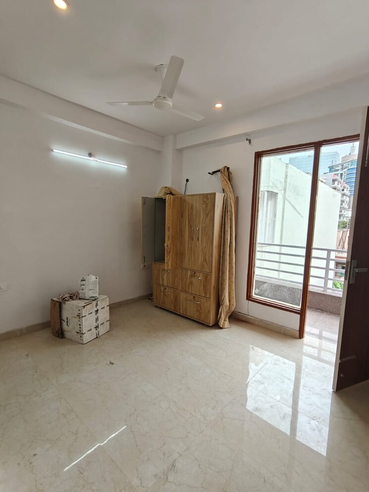 Room, sector 27 4 Bedroom 3240 Sq.Ft. Builder Floor In Sector 27 Gurgaon 9429315