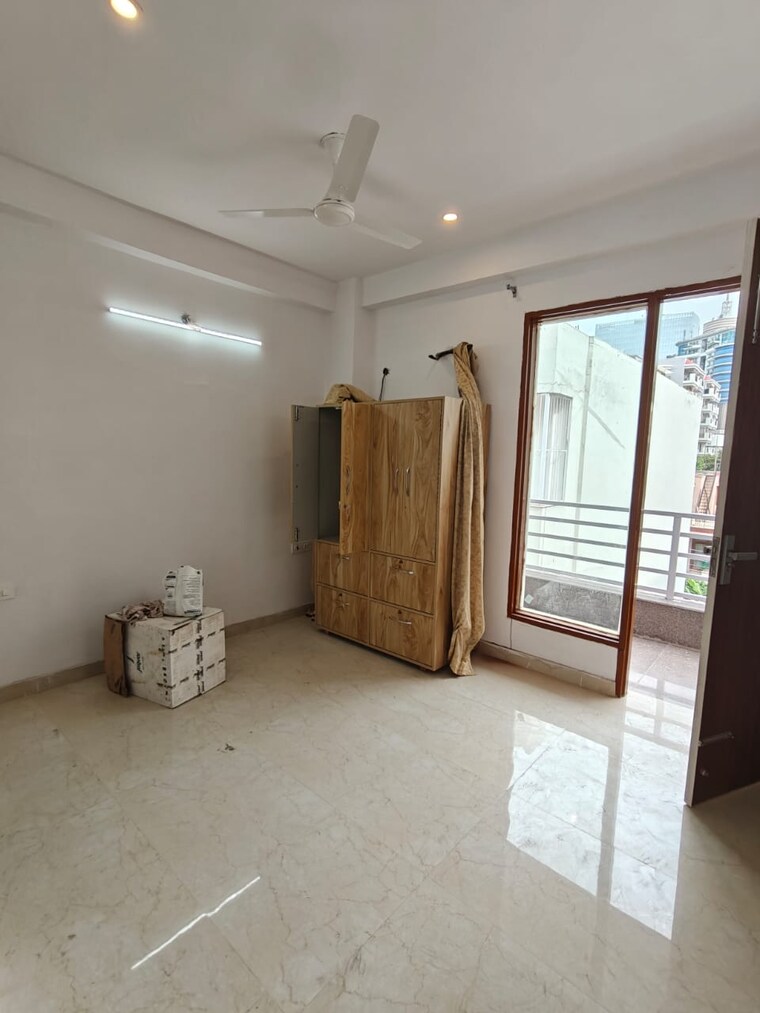 Room, sector 27 4 Bedroom 3245 Sq.Ft. Builder Floor In Sector 27 Gurgaon 9429777