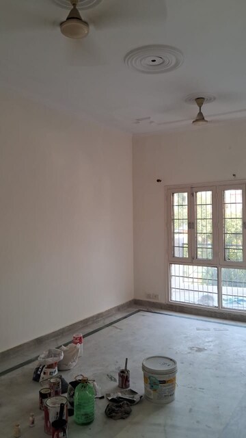 Room in 2 BHK Apartment at Unitech The Residences Gurgaon, Sector 33 – for Rent