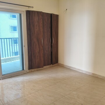 Room in 3 BHK Apartment at Gaur City 2 - 14th Avenue, Sector 16c Greater Noida – for Sale
