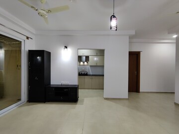 Room in 2.5 BHK Apartment at Bhartiya Nikoo Homes Phase 2, Thanisandra Main Road – for Rent