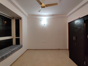 Room in 2.5 BHK Apartment at Bhartiya Nikoo Homes Phase 2, Thanisandra Main Road – for Rent