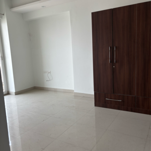 Room in 3 BHK Apartment at Mahagun Mirabella, Sector 79 – for Rent
