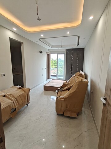 Living Room in 4 BHK Builder Floor at Sector 27 – for Rent