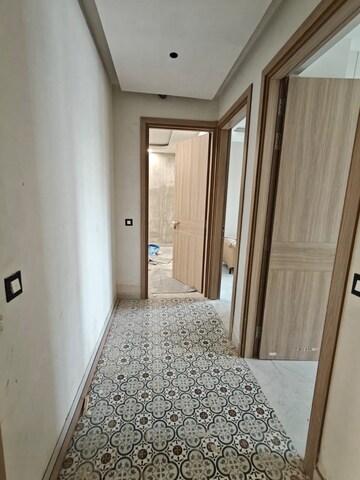 Building Lobby in 1 BHK Builder Floor at Sector 27 – for Rent