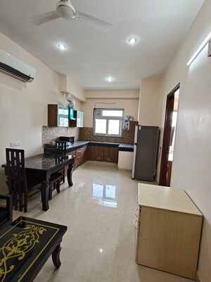 Team Area in 3 BHK Builder Floor at Sector 27 – for Rent