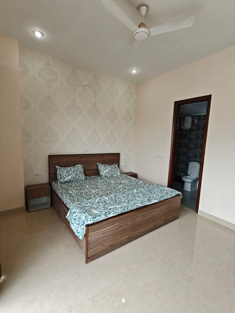 Bedroom, sector 27 3 Bedroom 2700 Sq.Ft. Builder Floor In Sector 27 Gurgaon 9429584