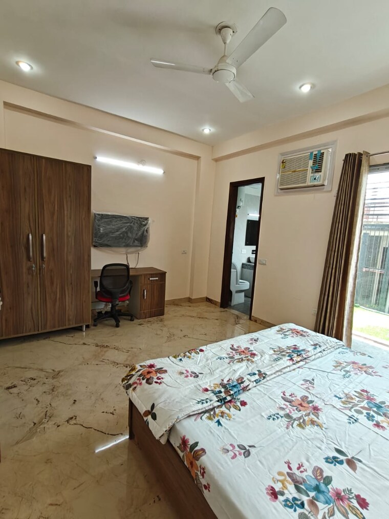 Bedroom, sector 27 3 Bedroom 2100 Sq.Ft. Builder Floor In Sector 27 Gurgaon 9429590