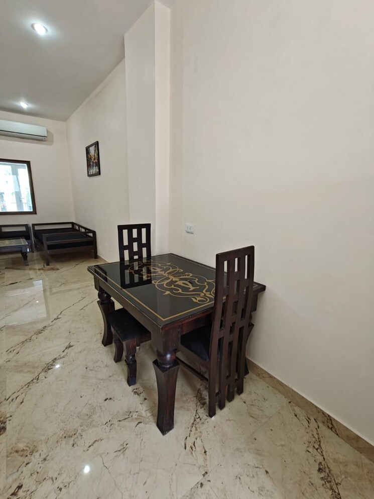 Dining area, sector 27 3 Bedroom 2110 Sq.Ft. Builder Floor In Sector 27 Gurgaon 9429761