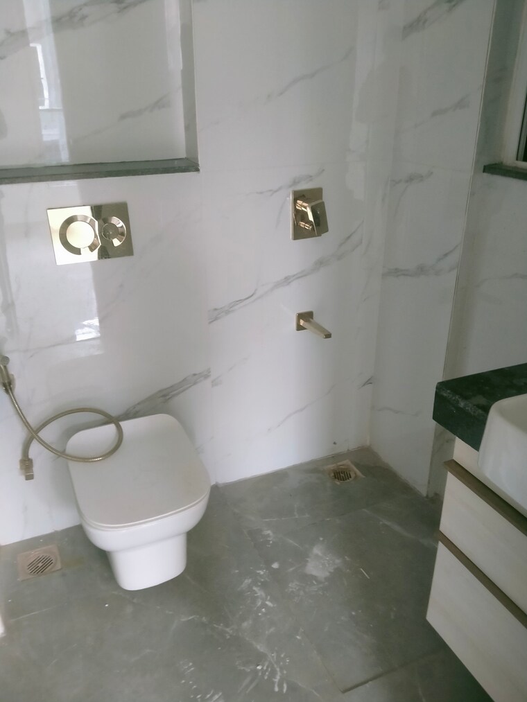 Bathroom, smart-world-orchard 3 Bedroom 1727 Sq.Ft. Builder Floor In Sector 61 Gurgaon 9429785