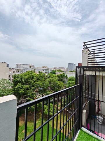 Balcony in 4 BHK Builder Floor at Sector 27 – for Rent