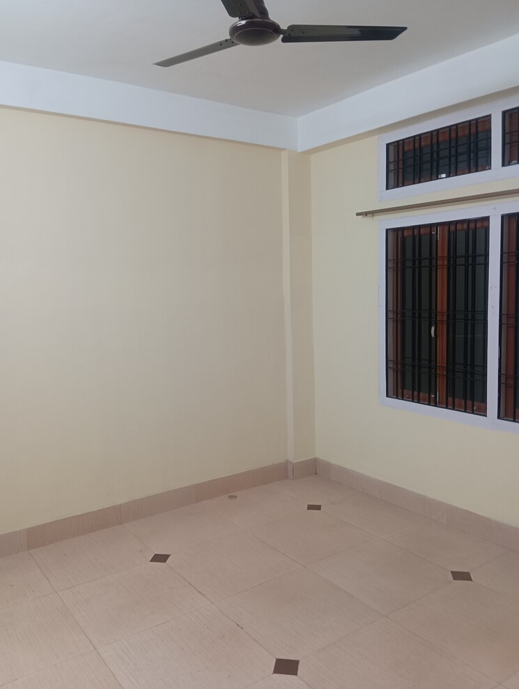 Room, six mile 3 Bedroom 1400 Sq.Ft. Villa In Six Mile Guwahati 9429805