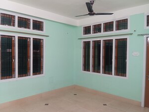 Room in 3 BHK Villa at Six Mile – for Rent