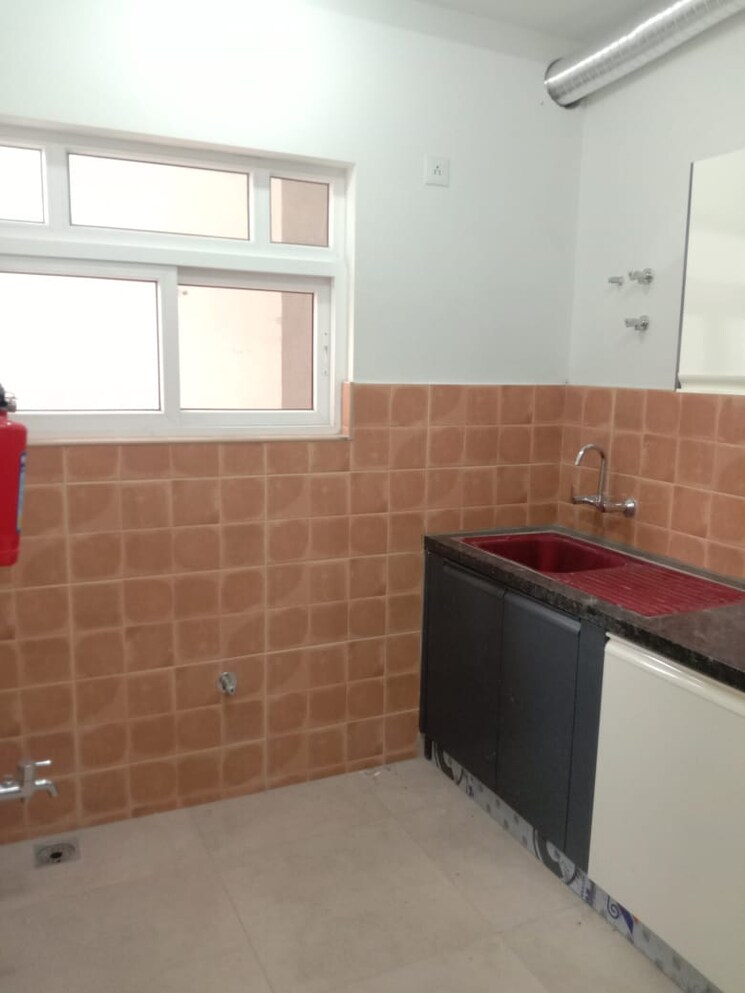 Kitchen, sector 27 3 Bedroom 2600 Sq.Ft. Builder Floor In Sector 27 Gurgaon 9429583