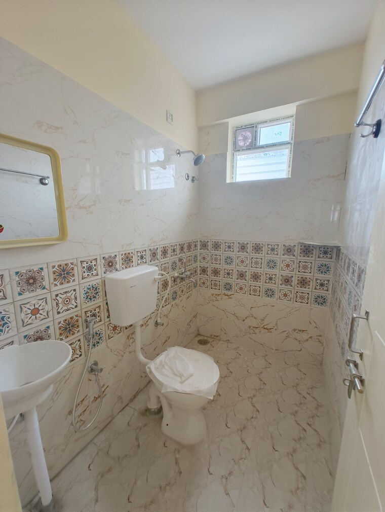 Bathroom, sector 27 4 Bedroom 2450 Sq.Ft. Builder Floor In Sector 27 Gurgaon 9429582