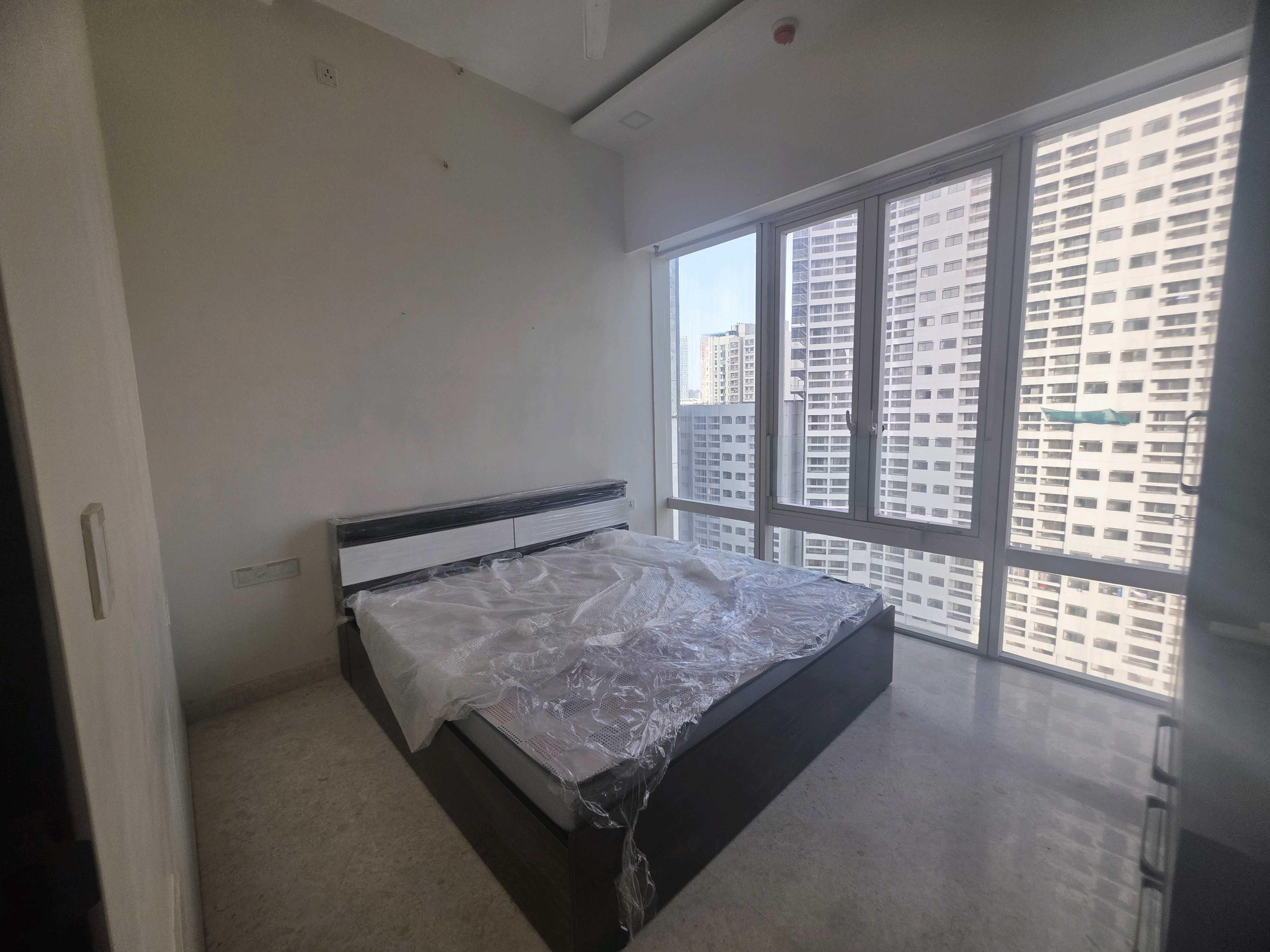 2 BHK + Servant Room Apartment For Rent in Indiabulls Blu