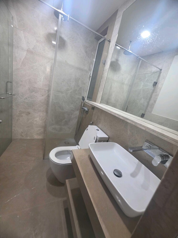 Bathroom, indiabulls-blu 2 Bedroom 890 Sq.Ft. Apartment In Worli Mumbai 9429812