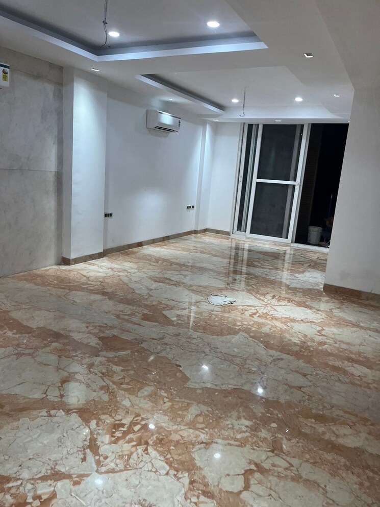 Room, sushant lok i 3 Bedroom 216 Sq.Yd. Builder Floor In Sushant Lok I Gurgaon 9429814