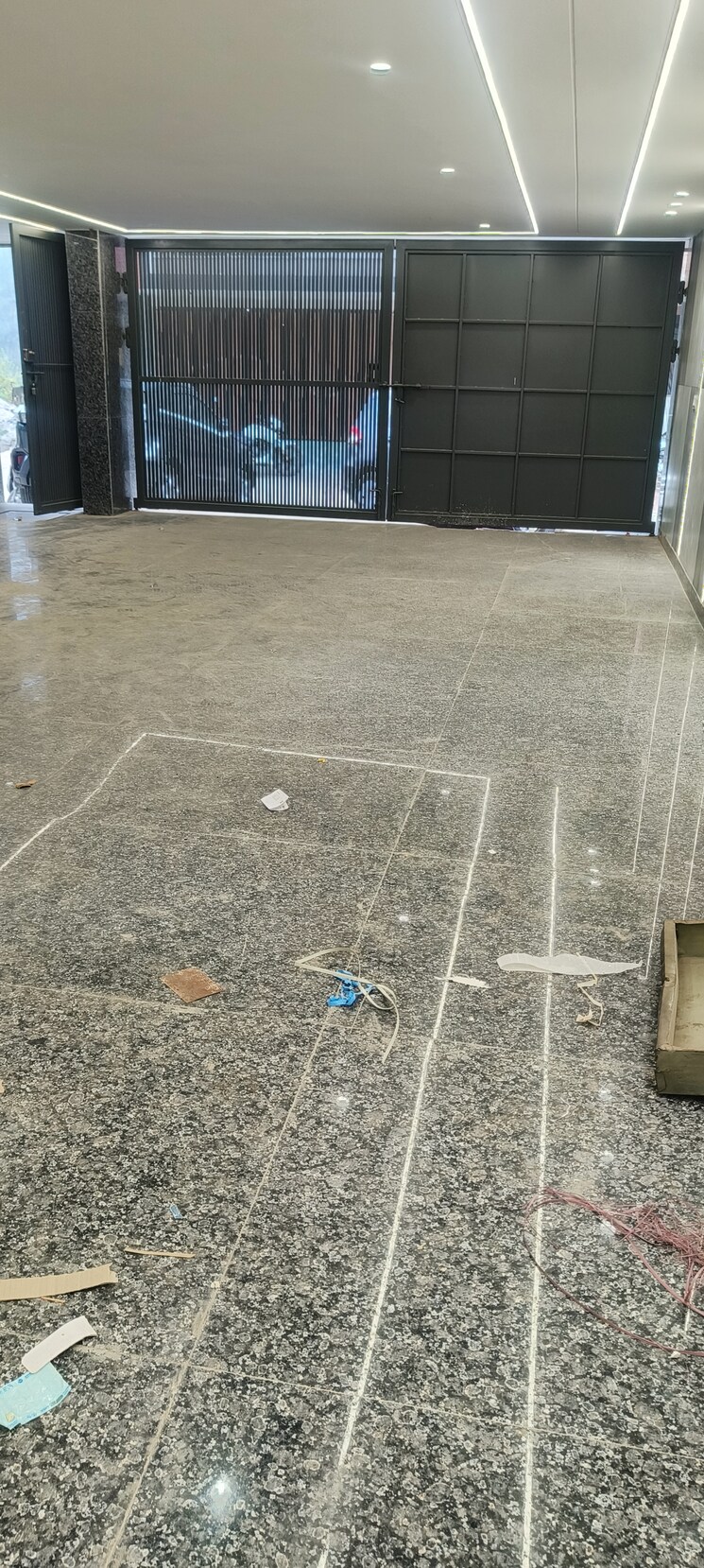  Parking, rohini sector 28 4 Bedroom 120 Sq.Mt. Builder Floor In Rohini Sector 28 Delhi 9430029