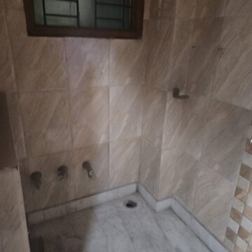Bathroom in 2 BHK Builder Floor at Dahisar East – for Rent