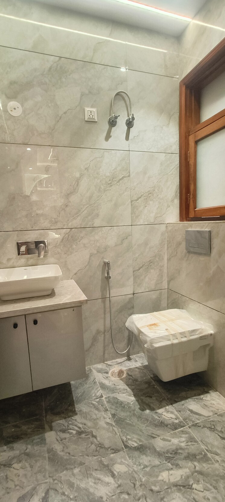 Bathroom, rohini sector 28 4 Bedroom 120 Sq.Mt. Builder Floor In Rohini Sector 28 Delhi 9430029