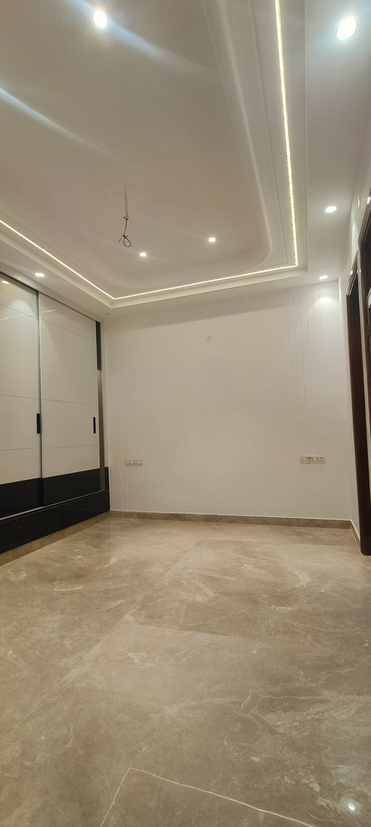 Room, rohini sector 28 4 Bedroom 120 Sq.Mt. Builder Floor In Rohini Sector 28 Delhi 9430029