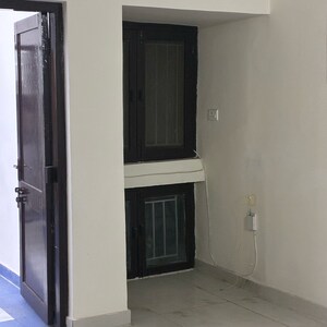 Room in 4 BHK Independent House at RWA Apartments Sector 37, Arun Vihar – for Rent