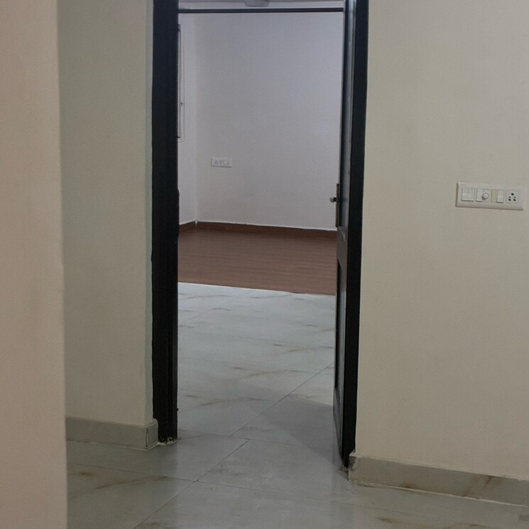 Room, rwa-apartments-sector-37 4 Bedroom 2500 Sq.Ft. Independent House In Arun Vihar Noida 9429995