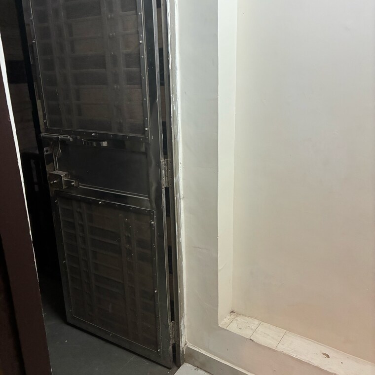 Bathroom, rwa-apartments-sector-37 4 Bedroom 2500 Sq.Ft. Independent House In Arun Vihar Noida 9429995