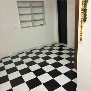 Room in 4 BHK Independent House at RWA Apartments Sector 37, Arun Vihar – for Rent