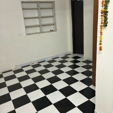 Room in 4 BHK Independent House at RWA Apartments Sector 37, Arun Vihar – for Rent