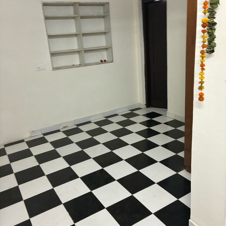 Room, rwa-apartments-sector-37 4 Bedroom 2500 Sq.Ft. Independent House In Arun Vihar Noida 9429995