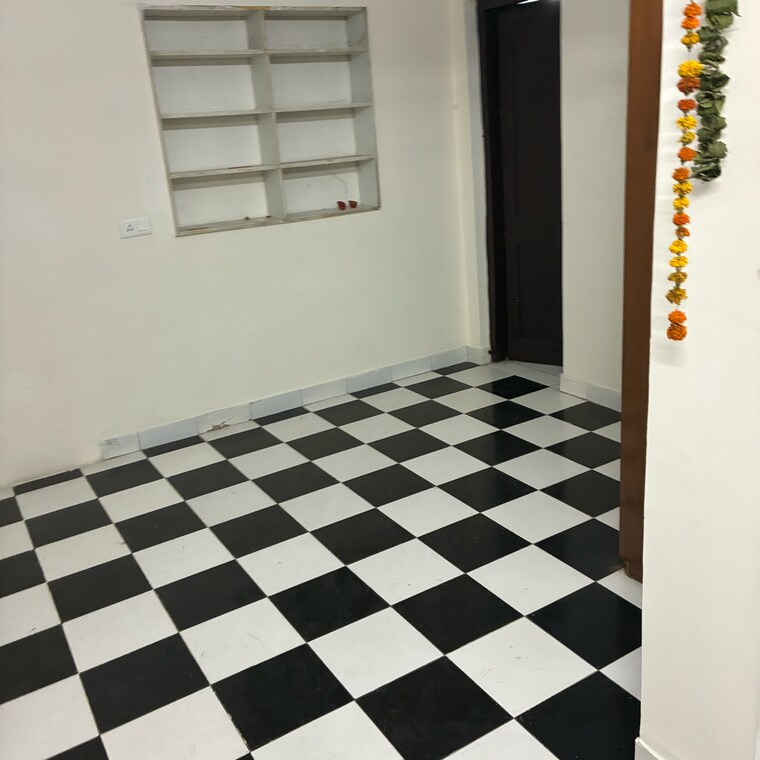 Room, rwa-apartments-sector-37 4 Bedroom 2500 Sq.Ft. Independent House In Arun Vihar Noida 9429995