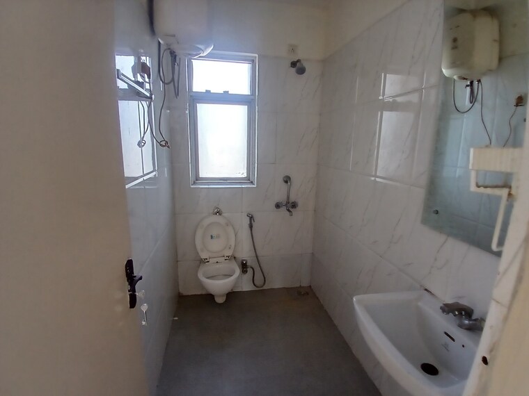 Bathroom, dlf-regency-park-i 2 Bedroom 1106 Sq.Ft. Apartment In Dlf Phase iv Gurgaon 9430061