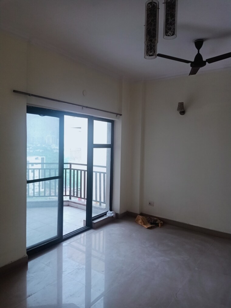 Room, sector 43 6+ Bedroom 161 Sq.Yd. Independent House In Sector 43 Gurgaon 9430075
