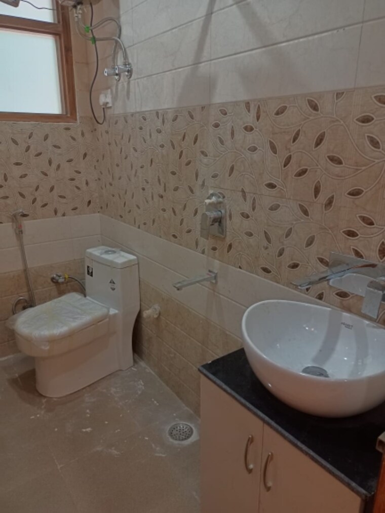 Bathroom, sector 43 6+ Bedroom 161 Sq.Yd. Independent House In Sector 43 Gurgaon 9430075