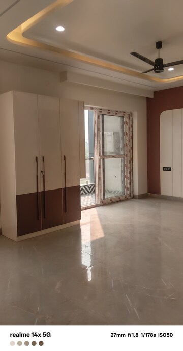 Room in 3 BHK Builder Floor at BPTP Parkland Pride, Sector 77 – for Sale