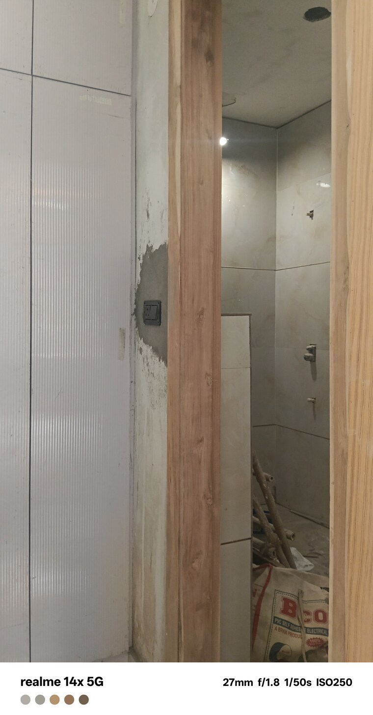 Bathroom, bptp-parkland-pride 3 Bedroom 250 Sq.Yd. Builder Floor In Sector 77 Faridabad 9430159