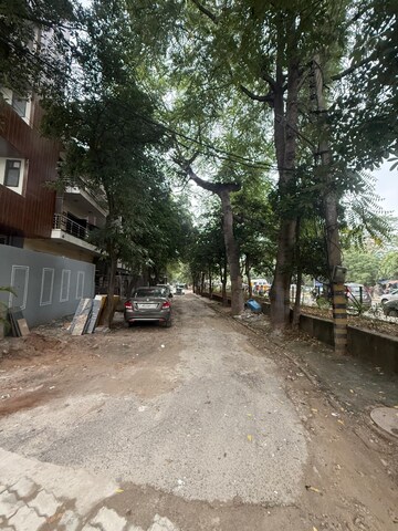 Parking in 1 RK Builder Floor at Sector 43 – for Rent