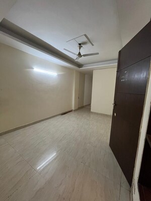 Room in 2 BHK Builder Floor at Saket – for Rent