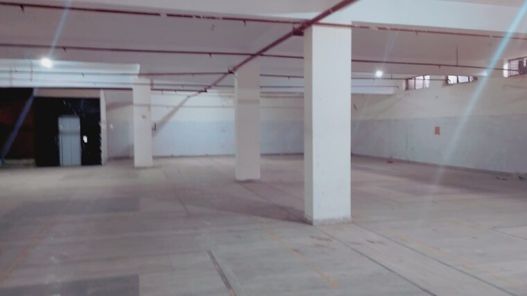 Room, sector 63 Commercial Office Space 17000 Sq.Ft. In Sector 63 Noida 9430328