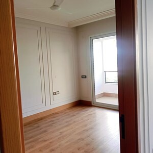 Room in 4 BHK Builder Floor at Sector 54 – for Rent