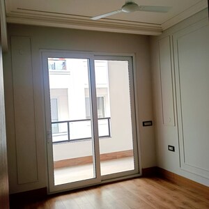 Room in 4 BHK Builder Floor at Sector 54 – for Rent