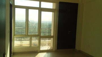 Room in 2 BHK Apartment at Supertech Czar Villa, Omicron I Greater Noida – for Rent