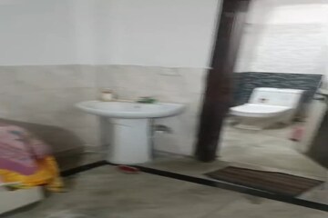 Bathroom in 1 BHK Builder Floor at Patel Nagar – for Rent