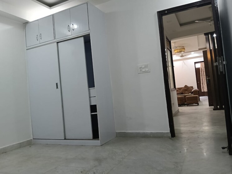 Room, paryavaran complex 3 Bedroom 1405 Sq.Ft. Builder Floor In Paryavaran Complex Delhi 9430593