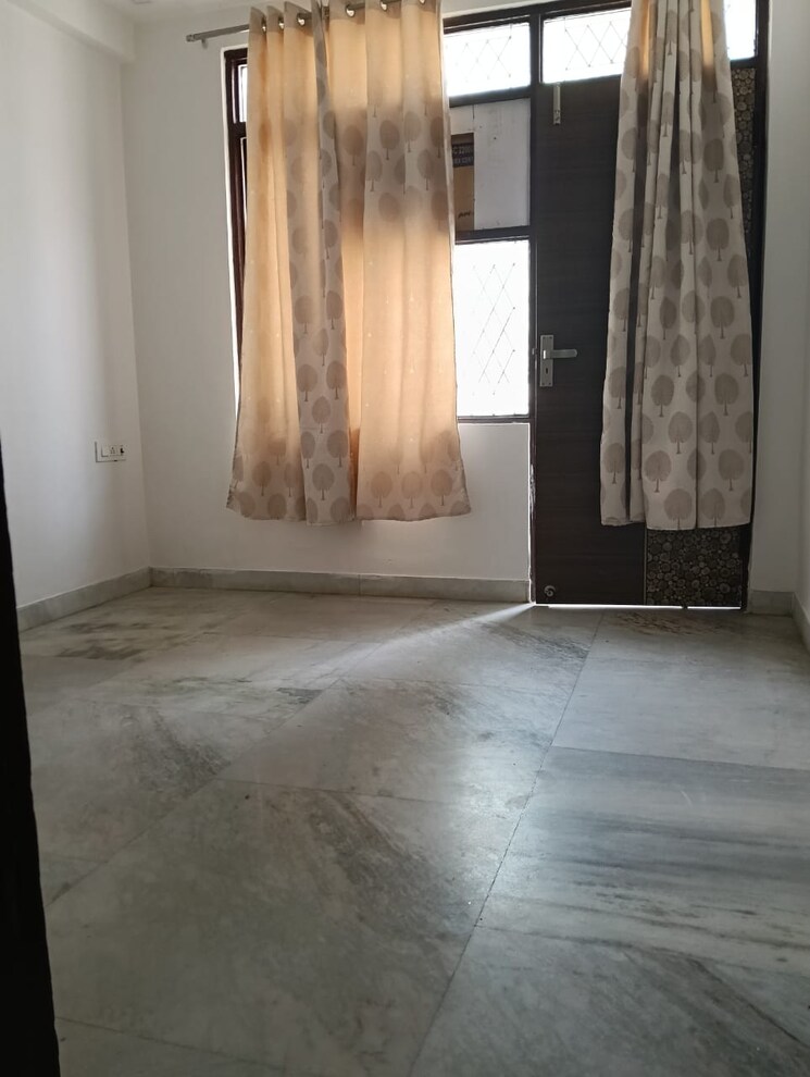 Room, paryavaran complex 3 Bedroom 1405 Sq.Ft. Builder Floor In Paryavaran Complex Delhi 9430593