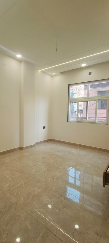 Room in 3 BHK Builder Floor at Rohini Sector 24 – for Sale
