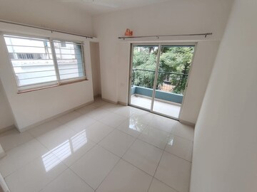 Room in 2 BHK Apartment at Kumar Primrose, Kharadi – for Rent